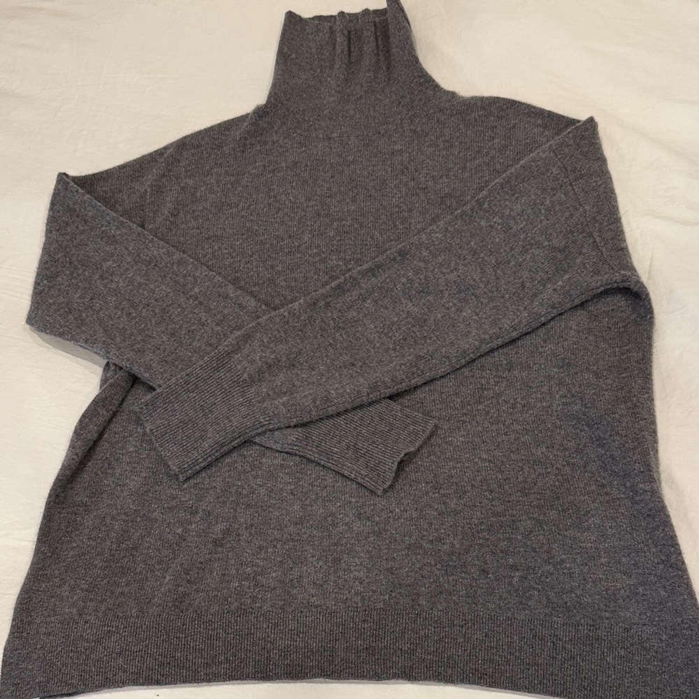 Halogen Heather Gray Cashmere Knit
